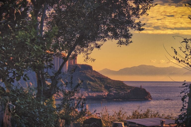 Casa vacanza a Procida vicino alla Spiaggia del Postino: guida alla zona e dove dormire