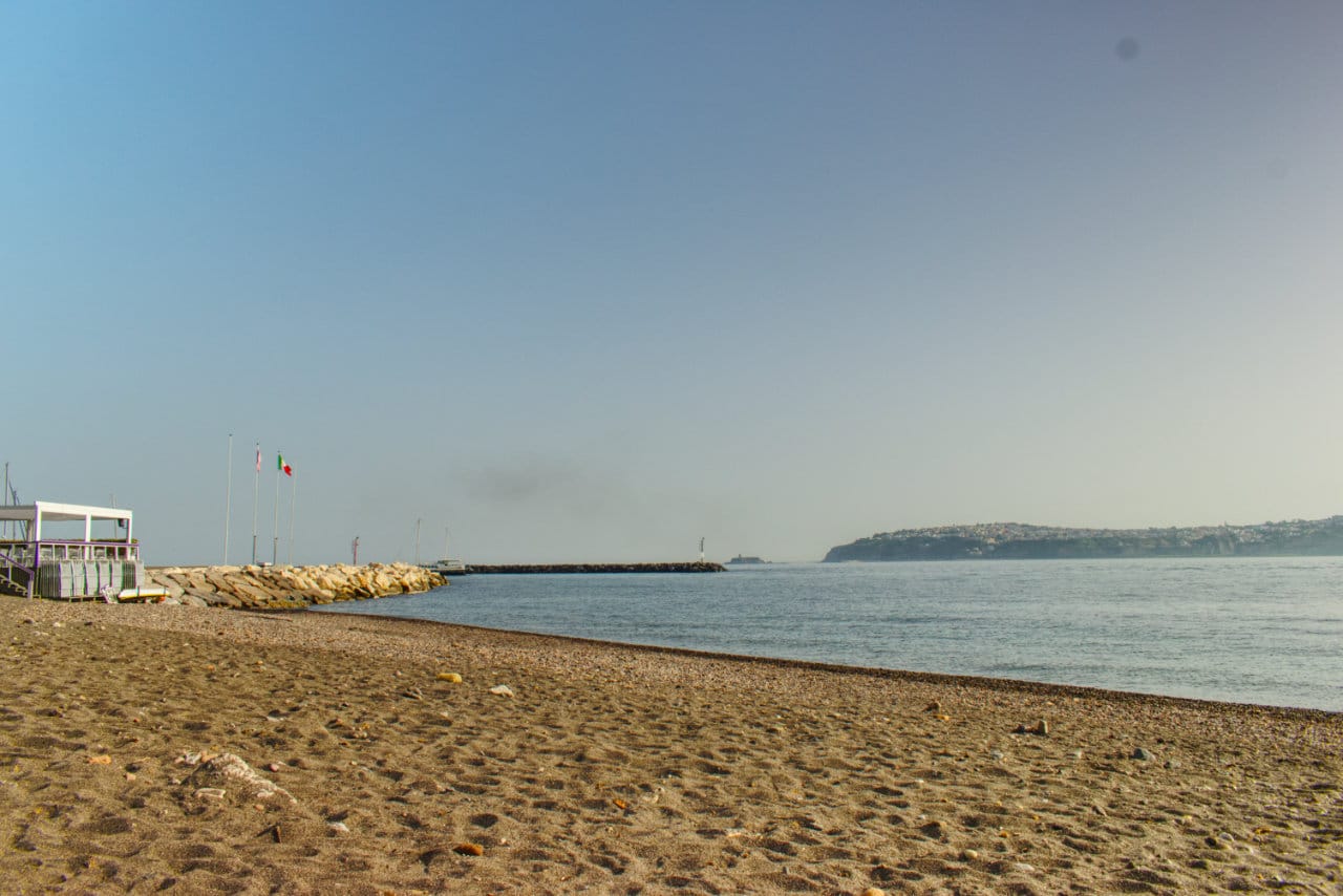 Spiaggia della Lingua a Procida: tutto quello che devi sapere
